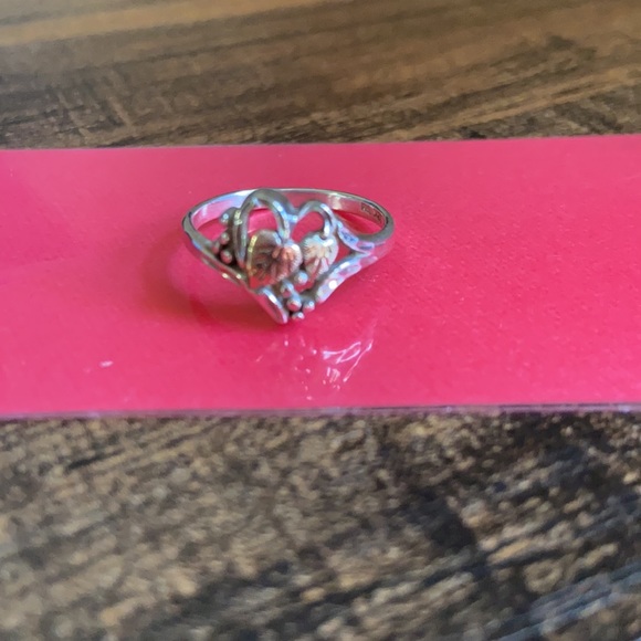 Black hills gold ring. - Picture 7 of 8